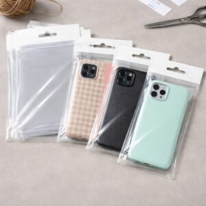 Bolsas de plástico transparentes de polipropileno con solapa adhesiva y eurotaladro anónimas para exposición en tienda